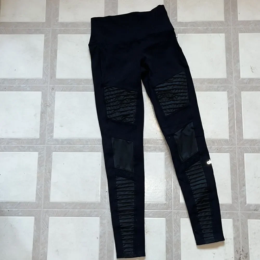 WOMEN’S MEDIUM ALO YOGA HIGH WAIST MOTO LEGGINGS